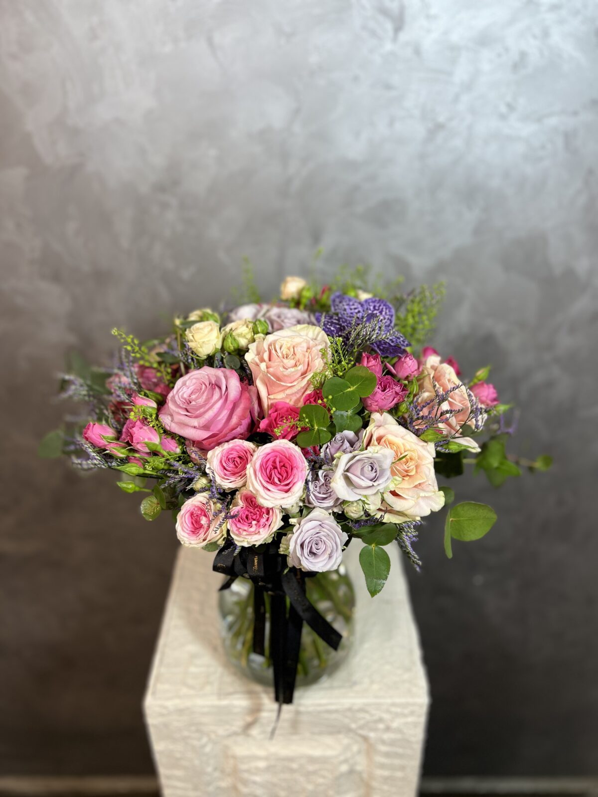 Vazoda Rengarenk Güller - Görsel 2