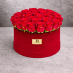 Kırmızı Kadife Kutuda Kırmızı Gül – Lüks Silindir Kutu Premium Aranjman