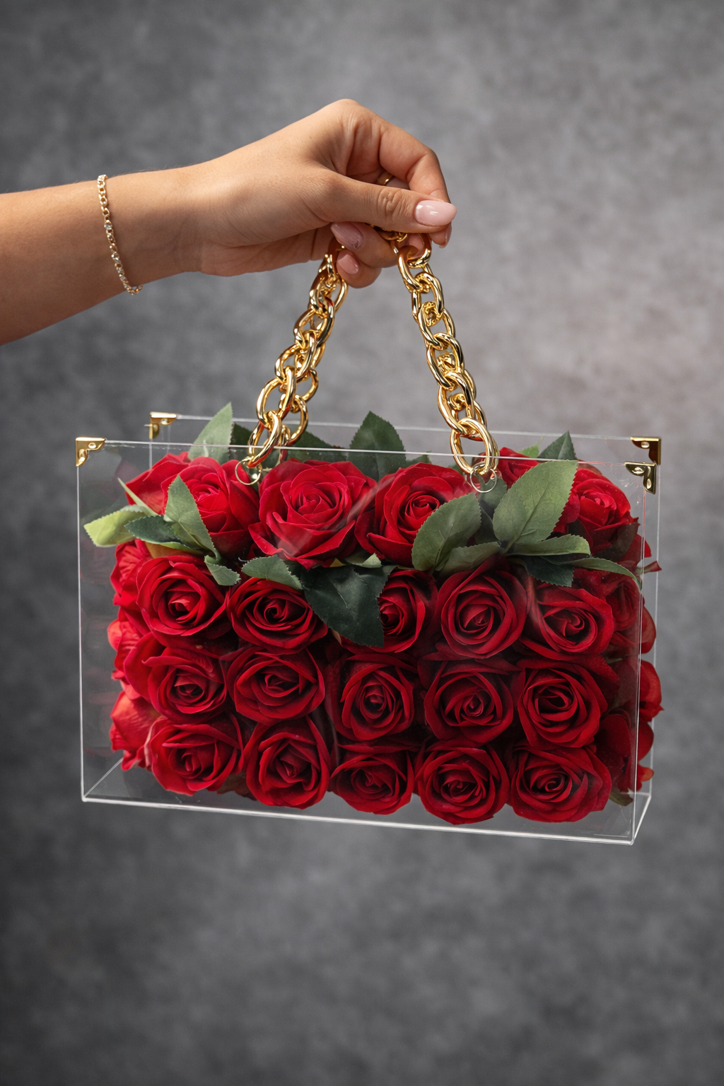 748b257d-59f8-4f34-8241-8c3600b42b1b Çanta İçinde Kırmızı Gül – Lüks Tasarım Özel Aranjman - Görsel 1