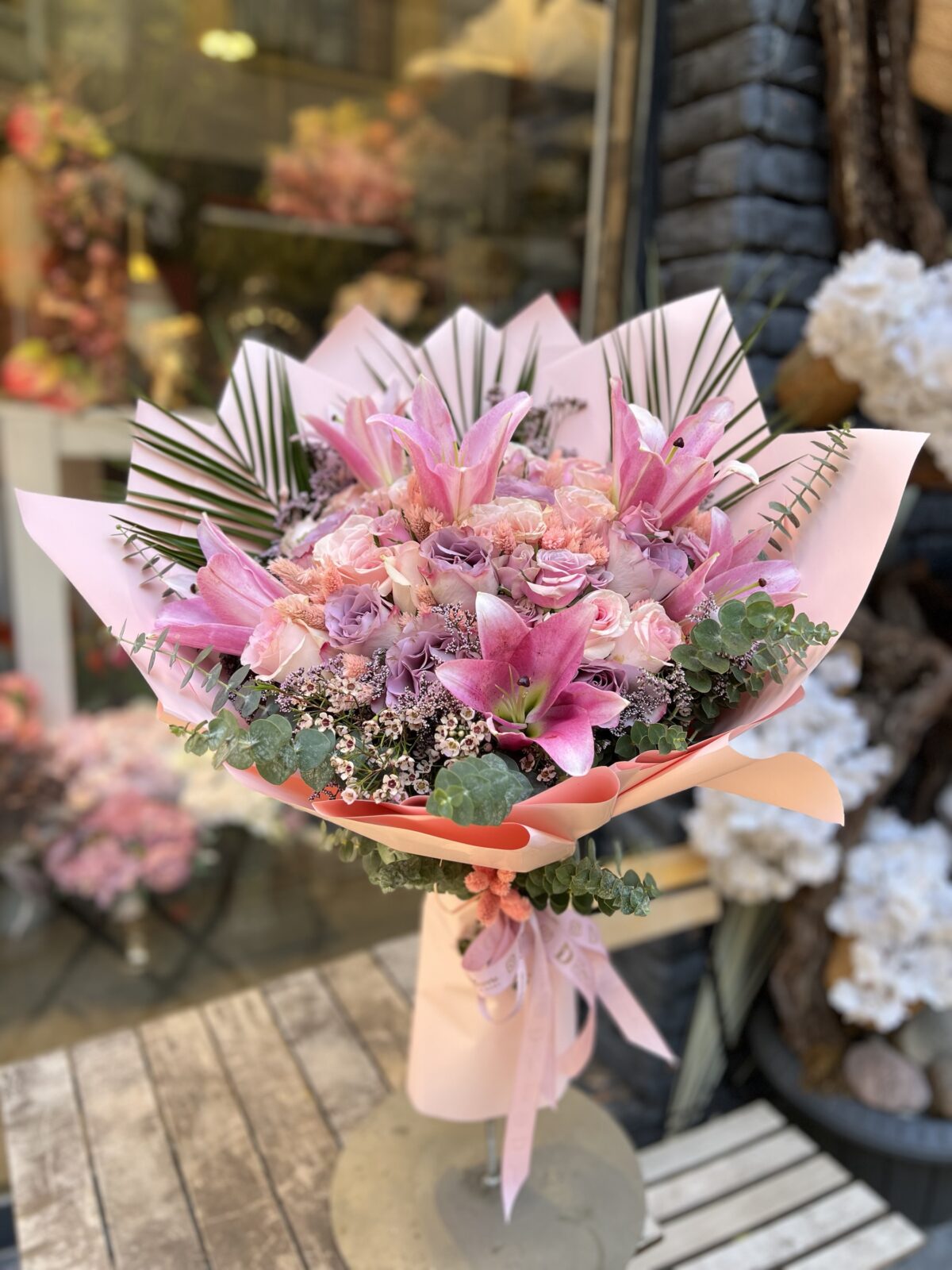 Pembe Lilyum & Gül Buketi | Premium Romantik Çiçek Tasarımı - Görsel 3