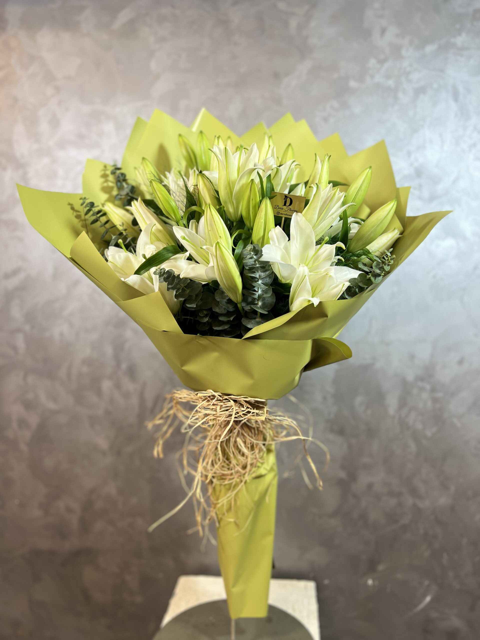 img_7522-2 8'li Beyaz Lilyum Buketi - Görsel 1