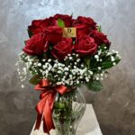 11’li Kırmızı Gül Aranjmanı | Cam Vazoda Şık Tasarım