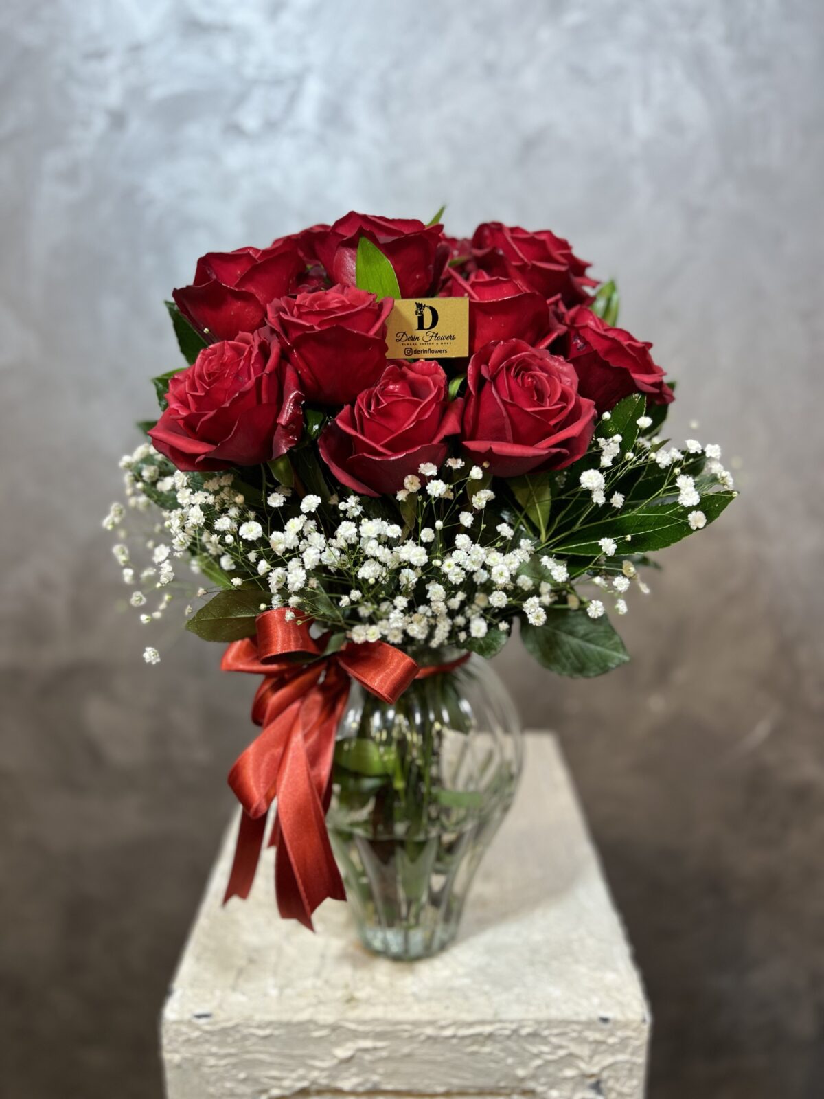 11’li Kırmızı Gül Aranjmanı | Cam Vazoda Şık Tasarım - Görsel 3