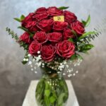 21’li Kırmızı Gül Aranjmanı | Cam Vazoda Gösterişli Tasarım
