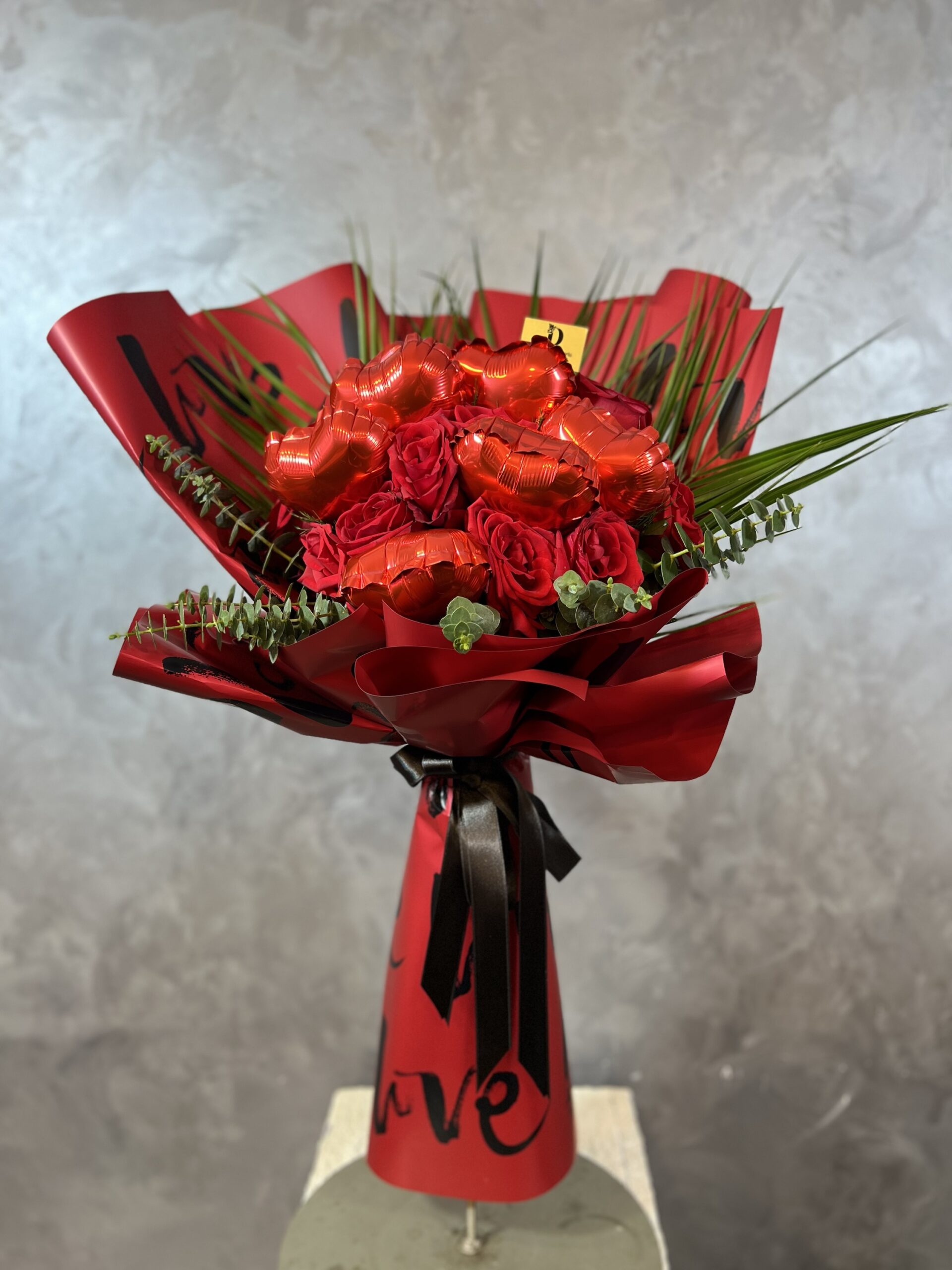img_8007 Kalpten 11 Kırmızı Gül Buketi & Kalp Balonlu Aşk Aranjmanı - Görsel 1