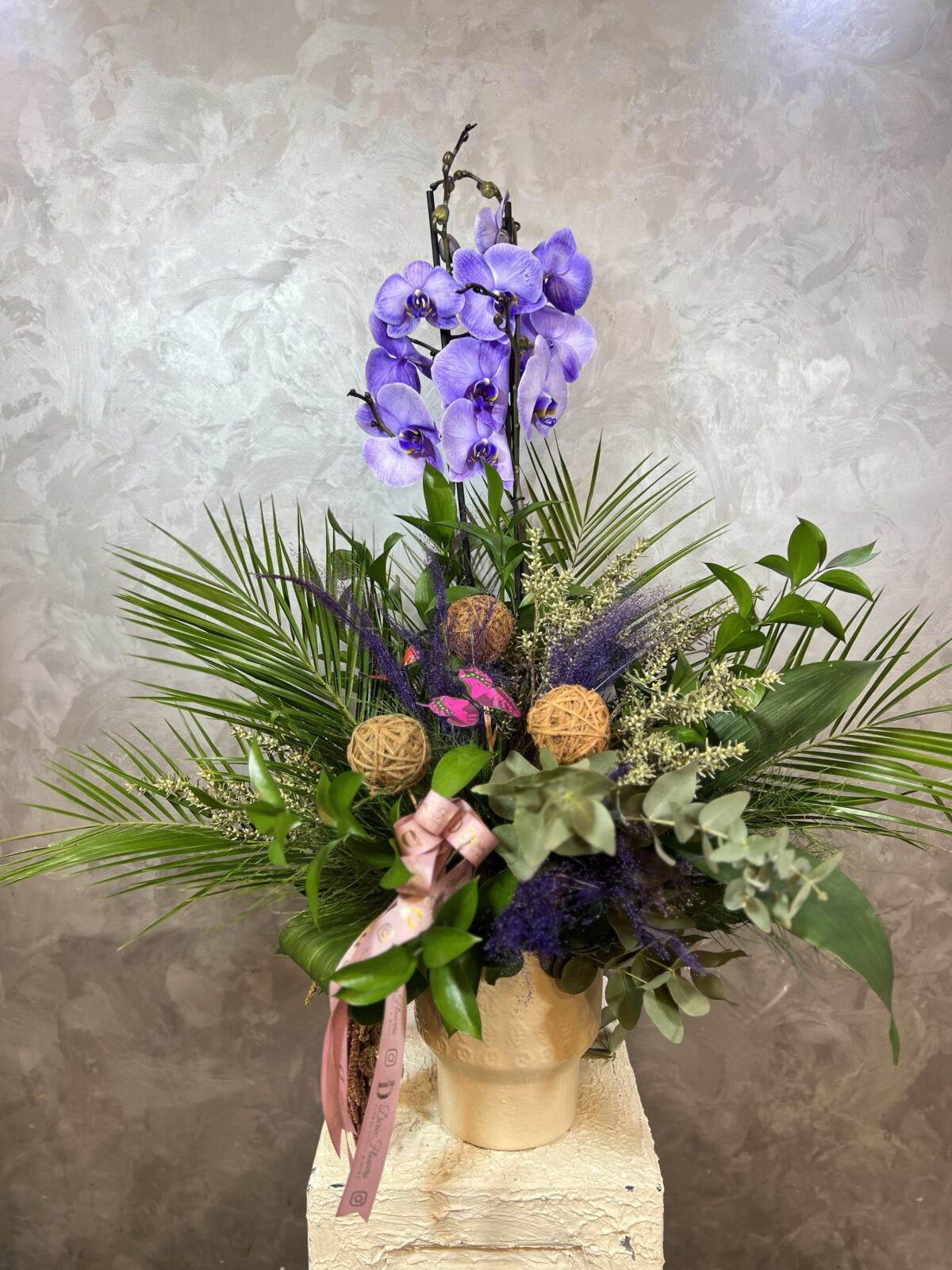 Lila Orkide & Tropikal Yeşil Bitkili Premium Saksı Aranjmanı - Görsel 3