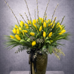 Golden Tulip Elegance | Sarı Lale Vazoda Çiçek Aranjmanı | Derin Flowers