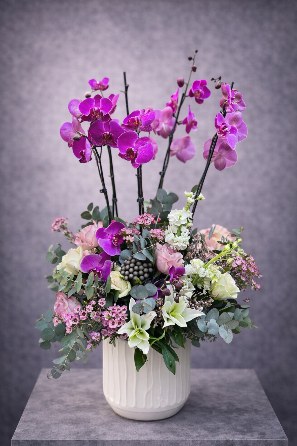 78298dbc-ad73-447f-9084-2b313dc7f2df Royal Orchid Garden | Premium Orkide Vazoda Çiçek Aranjmanı | Derin Flowers - Görsel 1