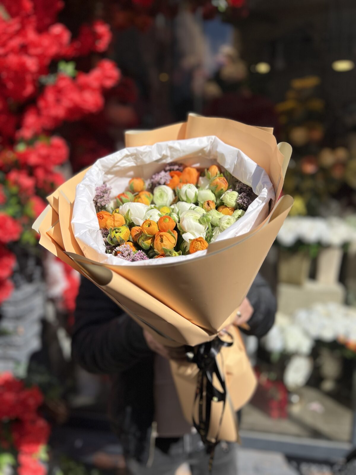 Golden Ranunculus Bouquet | Sarı Beyaz Erengül Buketi | Derin Flowers - Görsel 2