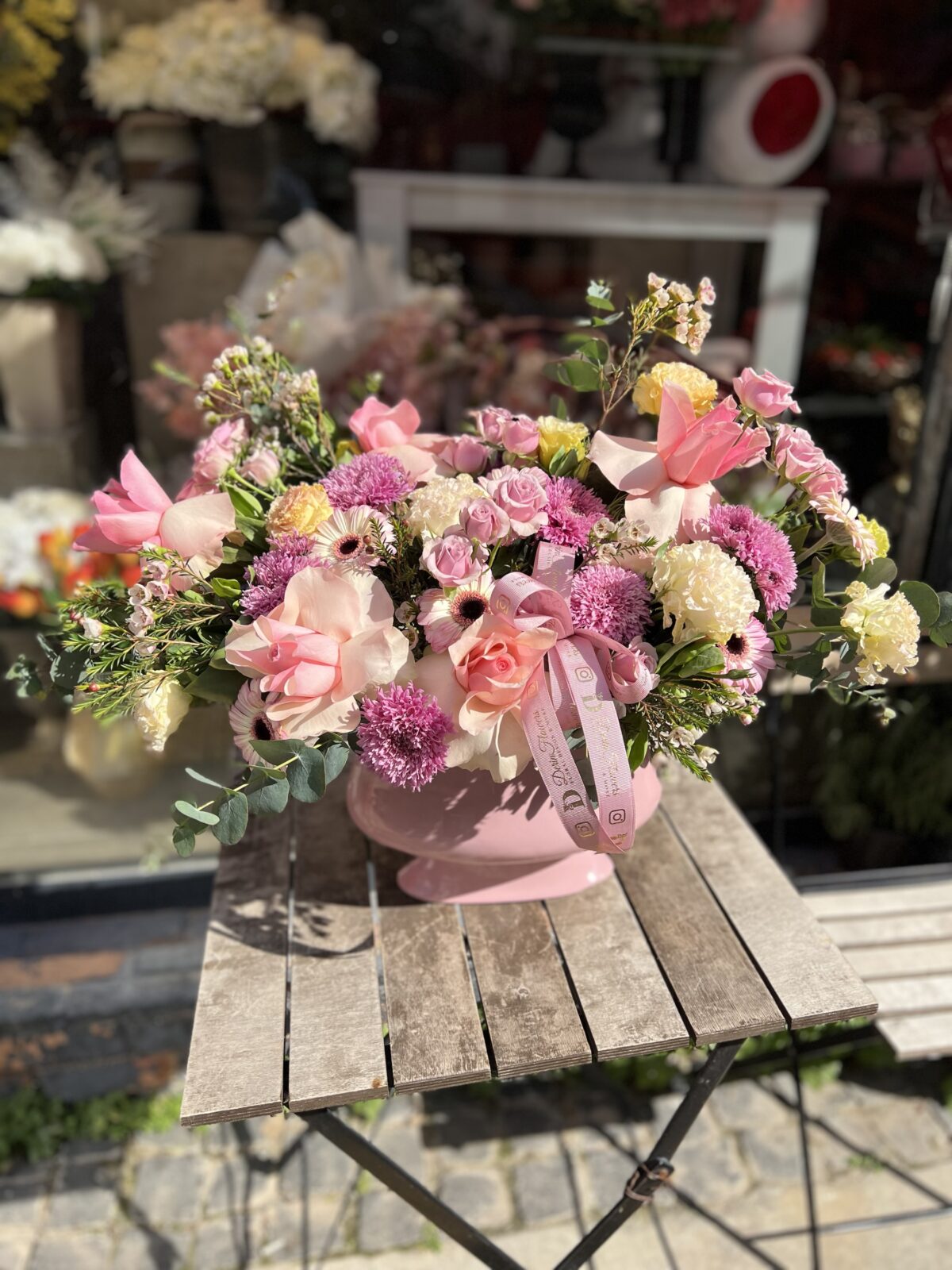 Pudra Rüyası Vazoda Çiçek Aranjmanı - Görsel 2