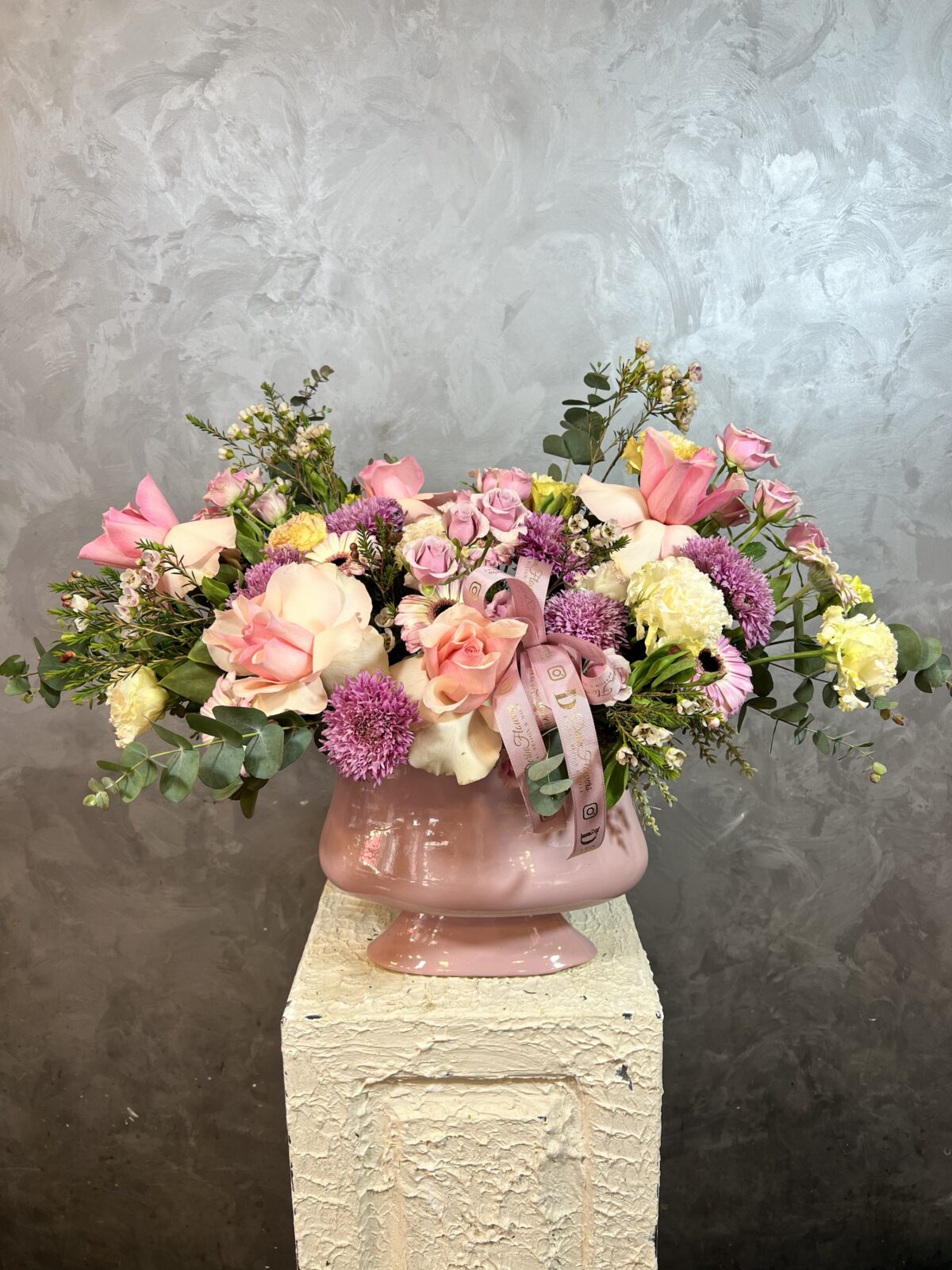 Pudra Rüyası Vazoda Çiçek Aranjmanı - Görsel 3